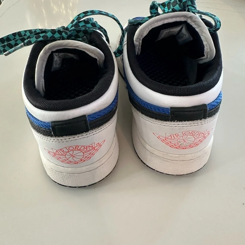 Nike Air Jordan 1 Low SE Big Kids' Shoes size 4.5 royal blue Jade